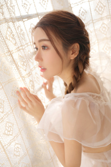 美女抓奶抖胸视频